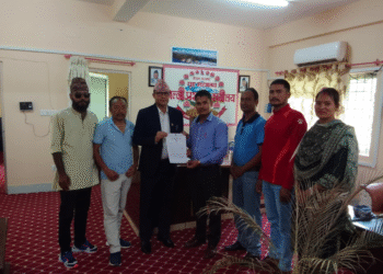गृहमन्त्रीको राजीनामा माग गर्दै प्रमुख जिल्ला अधिकारीलाई ज्ञापन पत्र