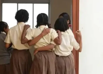 किशोरीलाई कपडा फुकाल्न लगाएको आरोपमा प्रधानाध्यापकसहित २ जना पक्राउ