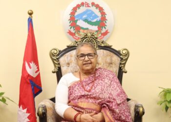 प्रधानमन्त्री कार्कीले निर्वाचन आयोगमा दर्ता भएका दलका नेताहरुसँग छलफल गर्दै