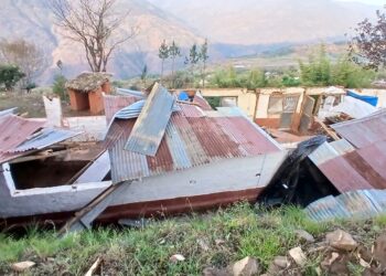 खोटाङमा हावाहुरीले दर्जनौँ घरगोठ तथा विद्यालयको छाना उडायो