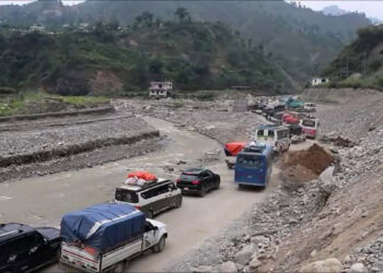 रोशी खोलामा पानीको सतह घटेपछि बिपी राजमार्ग सञ्चालनमा